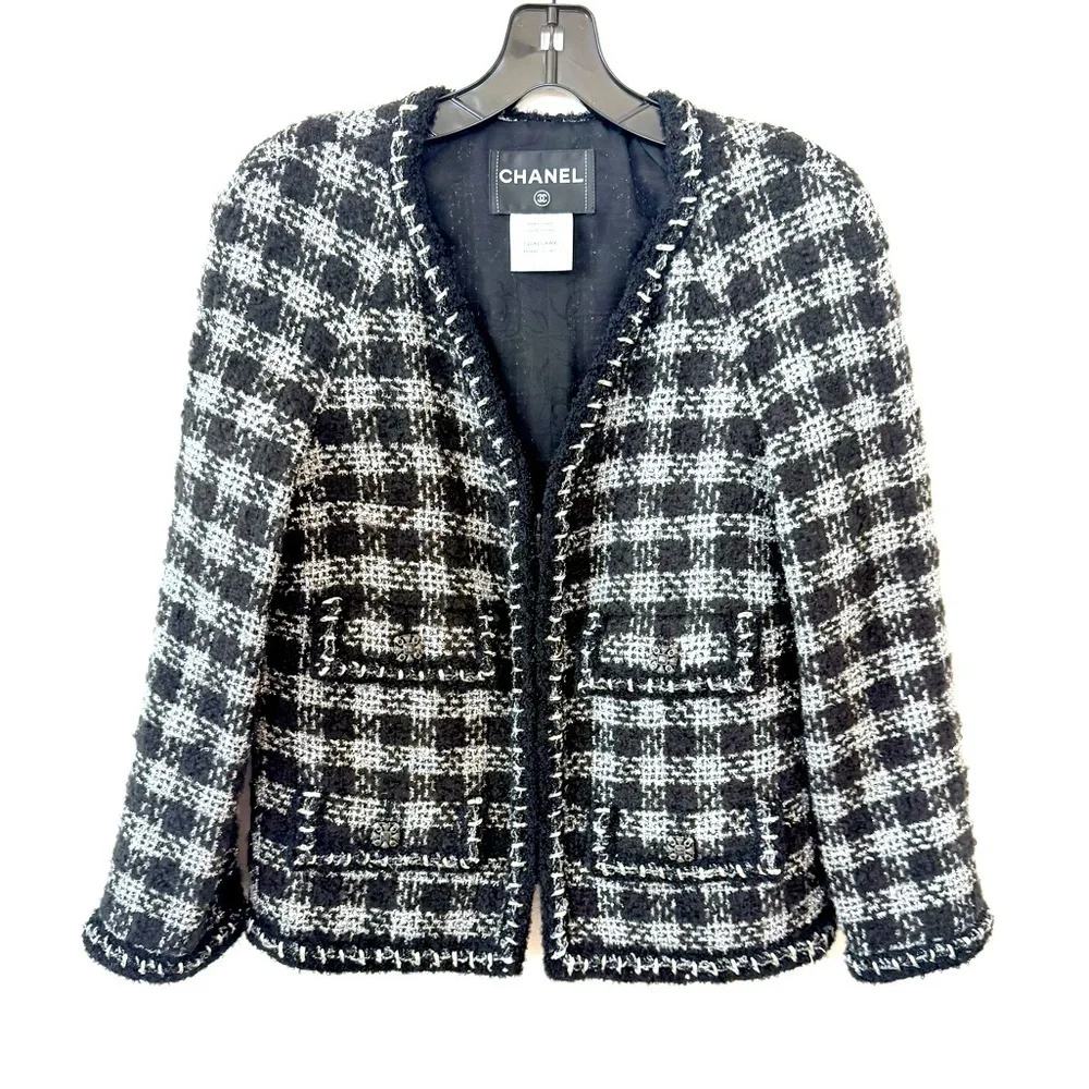 Chanel Black Silver Jacket & Skirt set CC Gripoix buttons Wool blend Vintage 40